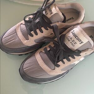 Saucony Jazz Low Pro in Gray and Beige